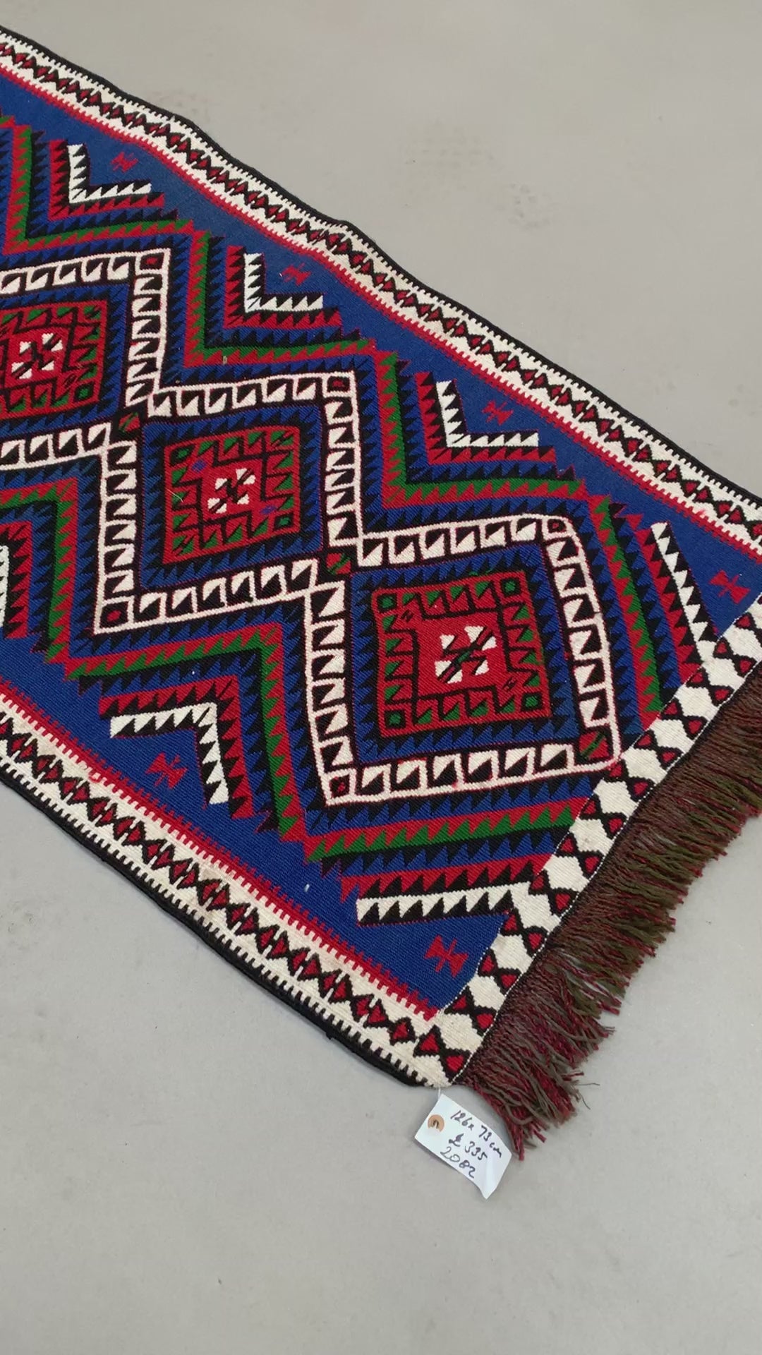 Load video: Small Vintage Turkish Kilim Rug 126x73 cm Wool Kelim