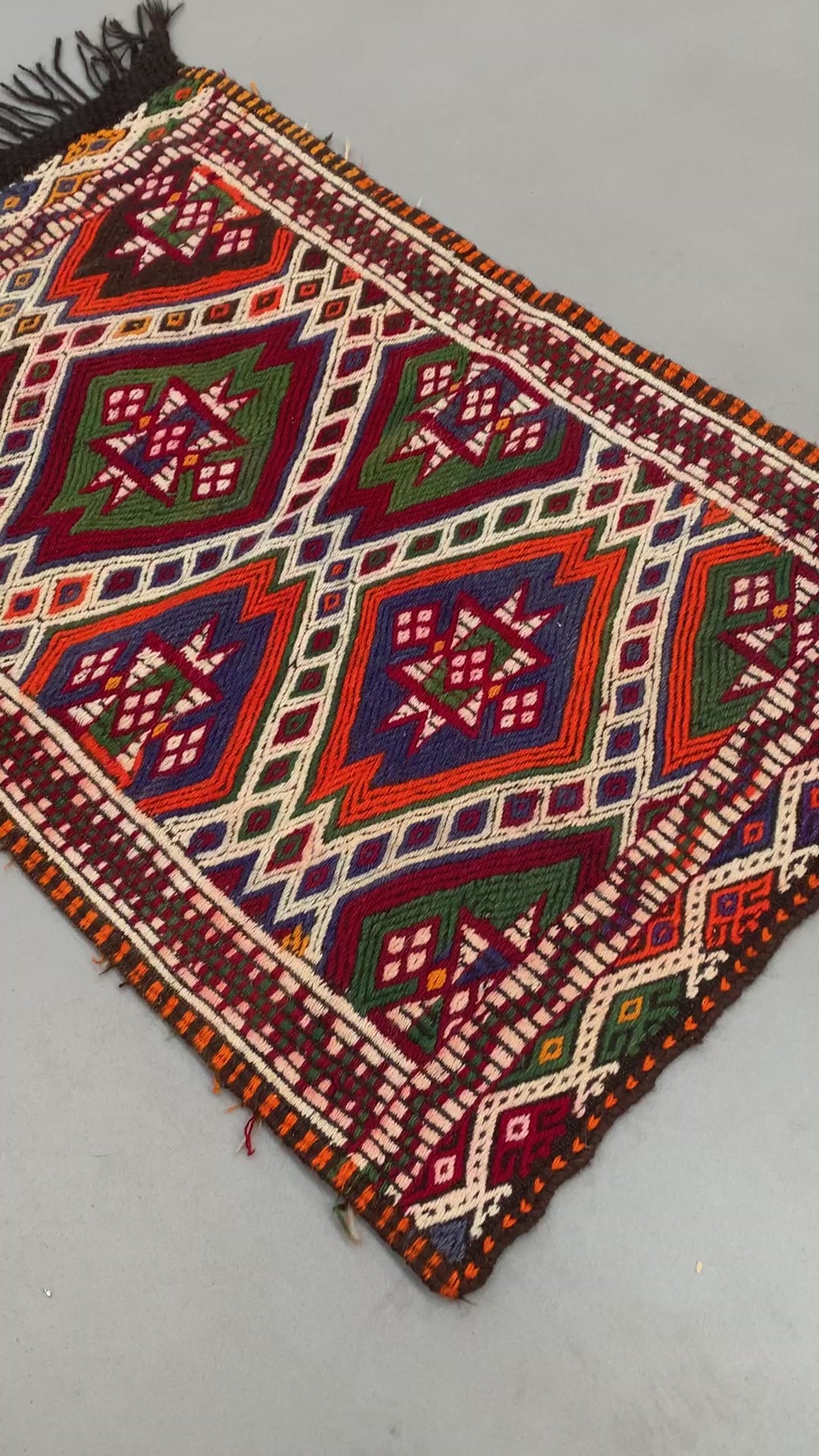 Load video: Small Vintage Turkish Kilim Rug 118x75 cm Wool Kelim