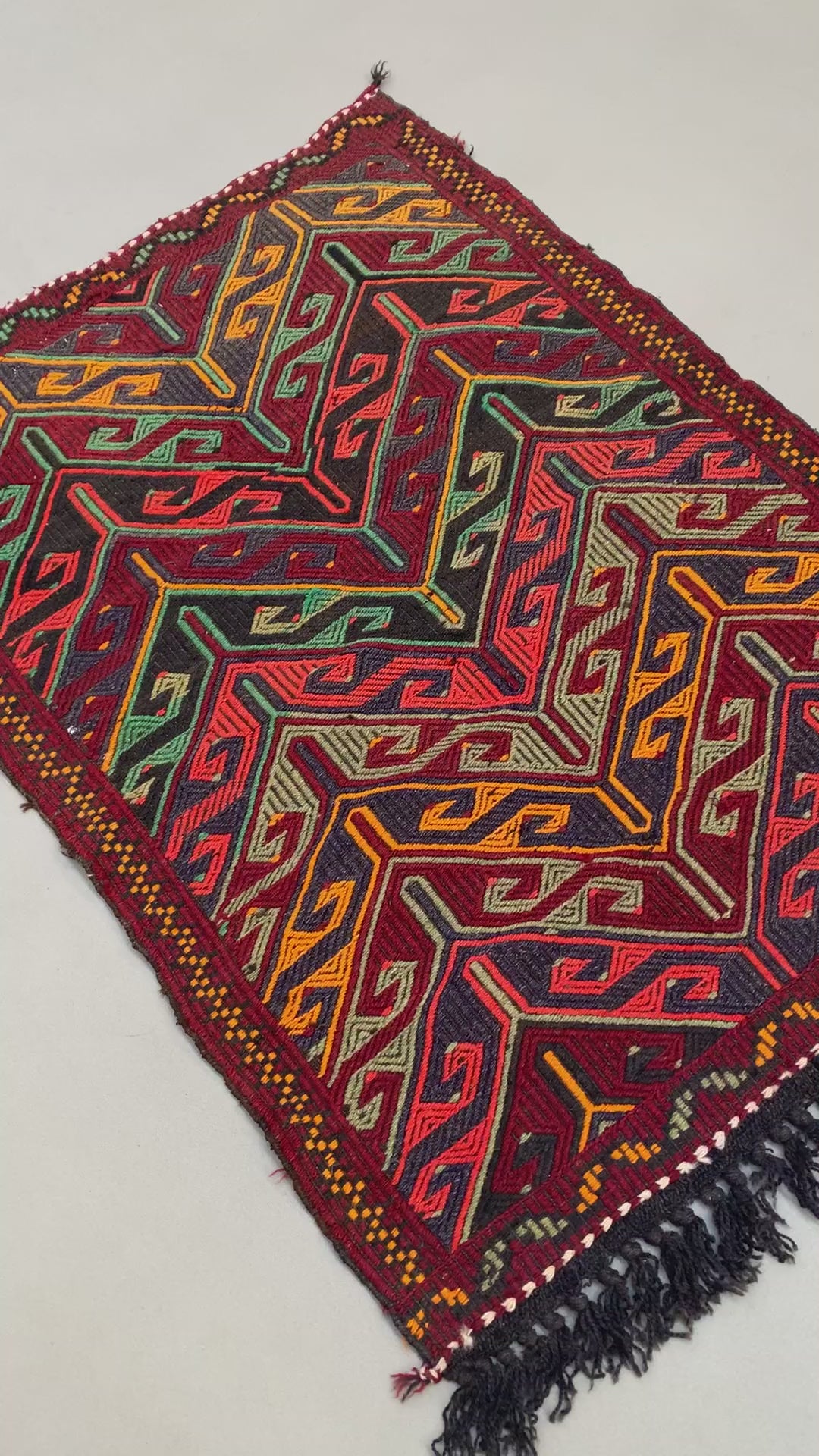 Load video: Small Vintage Turkish Kilim Rug 114x78 cm Wool Kelim