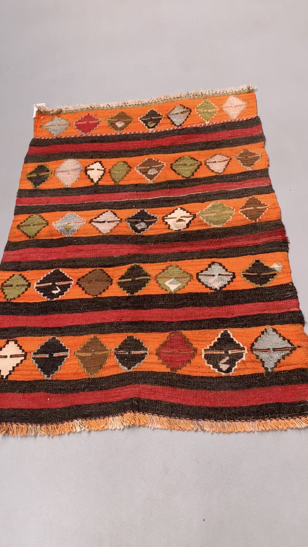 Load video: Small Vintage Turkish Kilim Rug 113x84 cm Wool Kelim