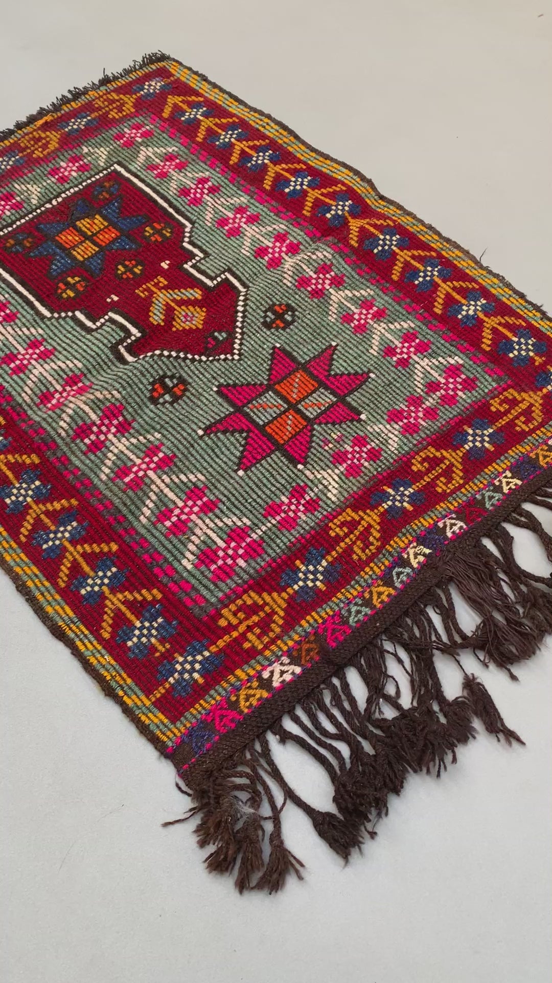 Load video: Small Vintage Turkish Kilim Rug 116x89 cm Wool Kelim