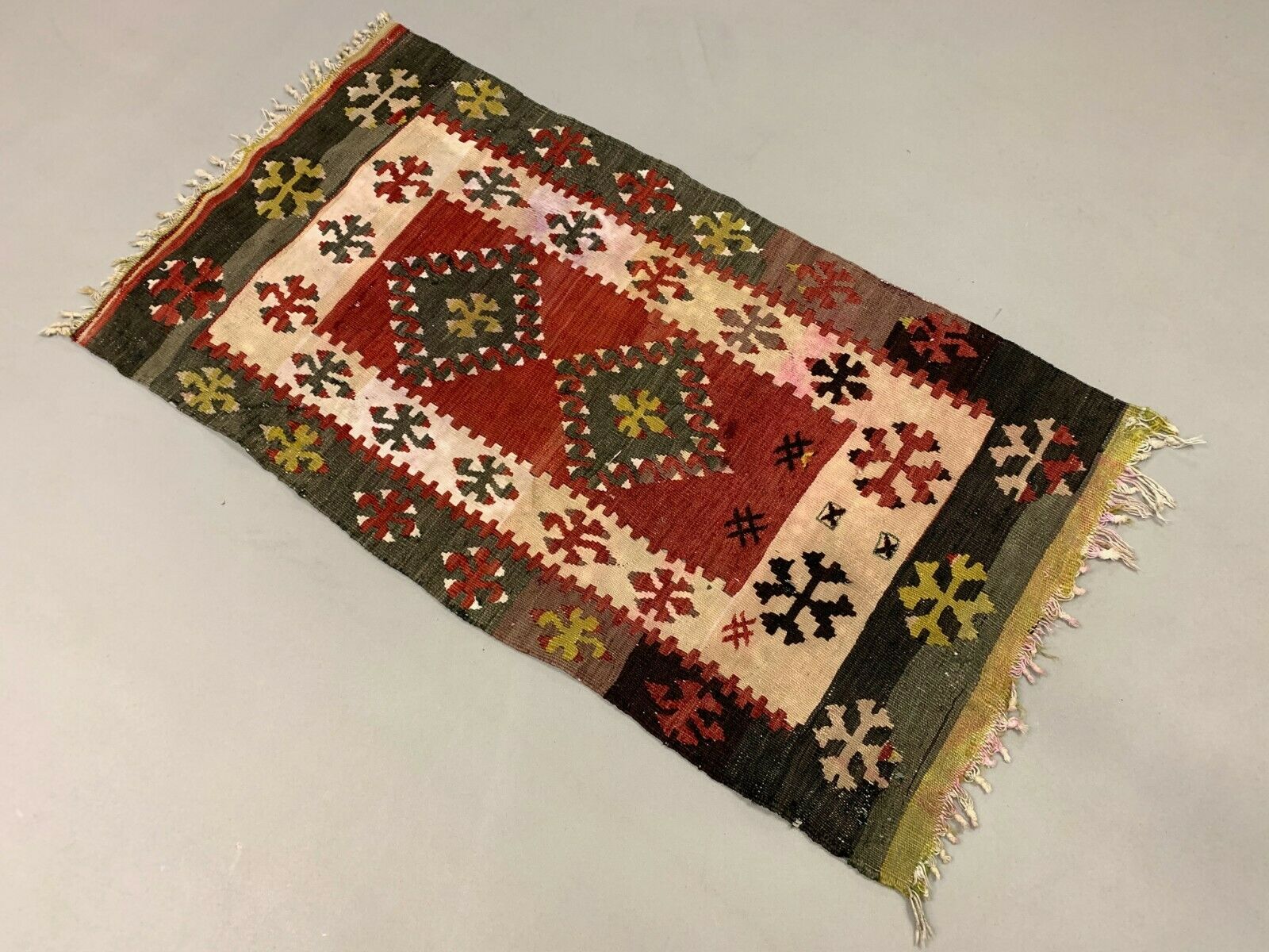 Vintage Turkish Mini Kilim 105x58 cm Shabby Wool Small Kelim Rug Black Red Beige