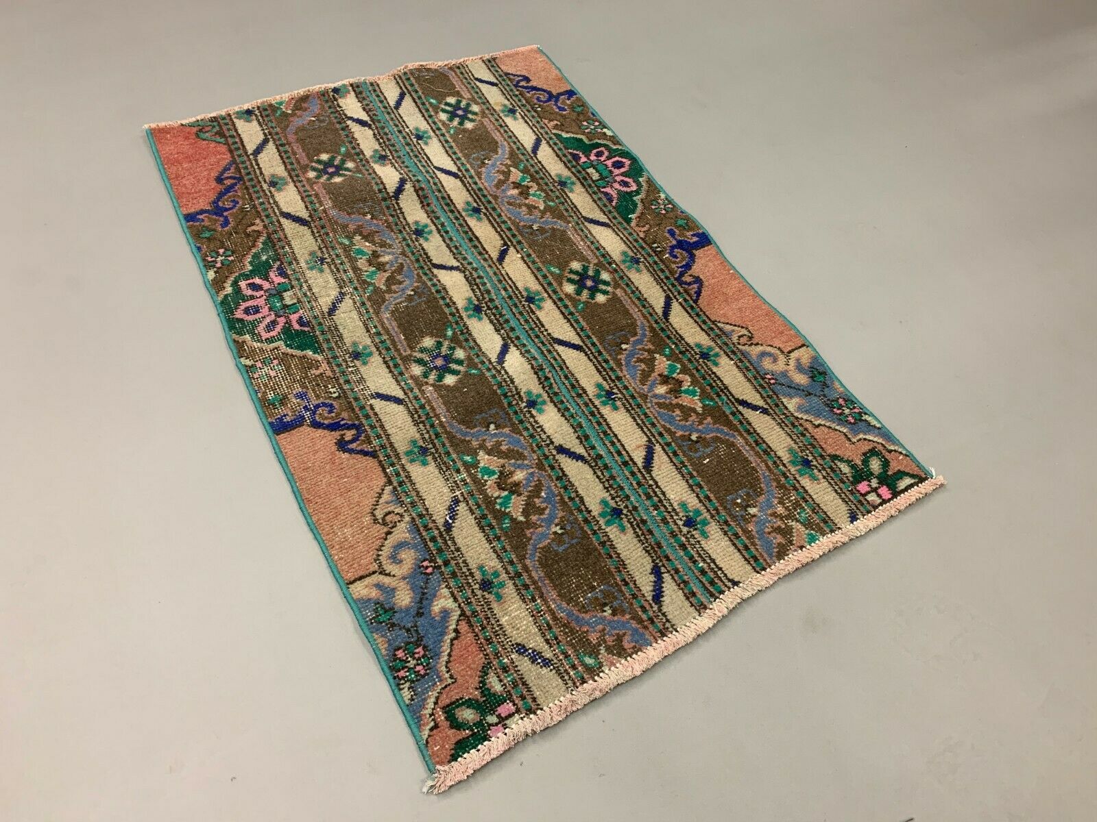 Distressed Turkish Rug 110x72 cm Vintage Shabby, Tribal Red, Green, Brown Small kilimshop.myshopify.com