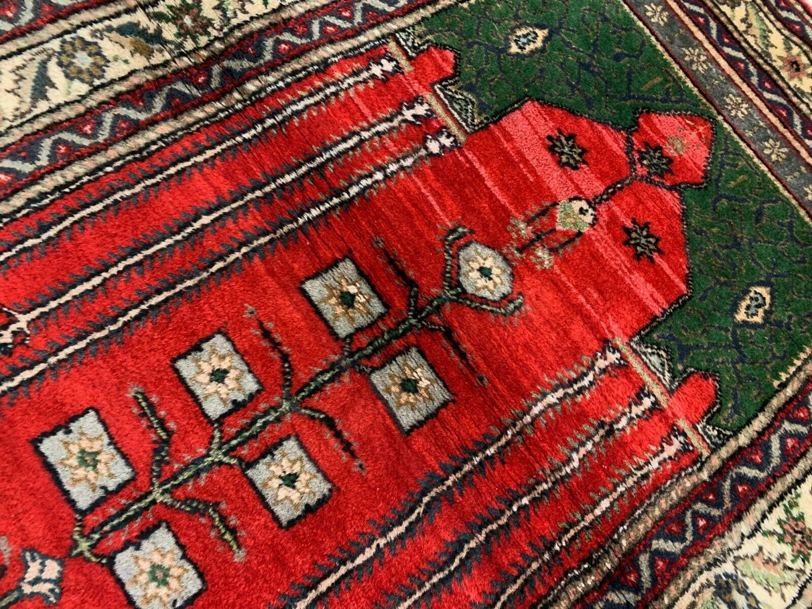 Distressed Turkish Rug 117x88 cm Vintage Shabby, Wool Tribal Red, Green Small kilimshop.myshopify.com