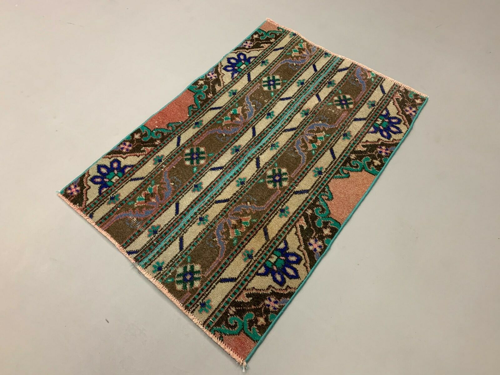 Distressed Turkish Rug 110x74 cm Vintage Shabby, Tribal Red, Green, Brown Small kilimshop.myshopify.com