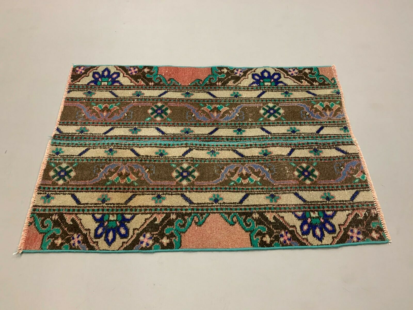 Distressed Turkish Rug 110x74 cm Vintage Shabby, Tribal Red, Green, Brown Small kilimshop.myshopify.com