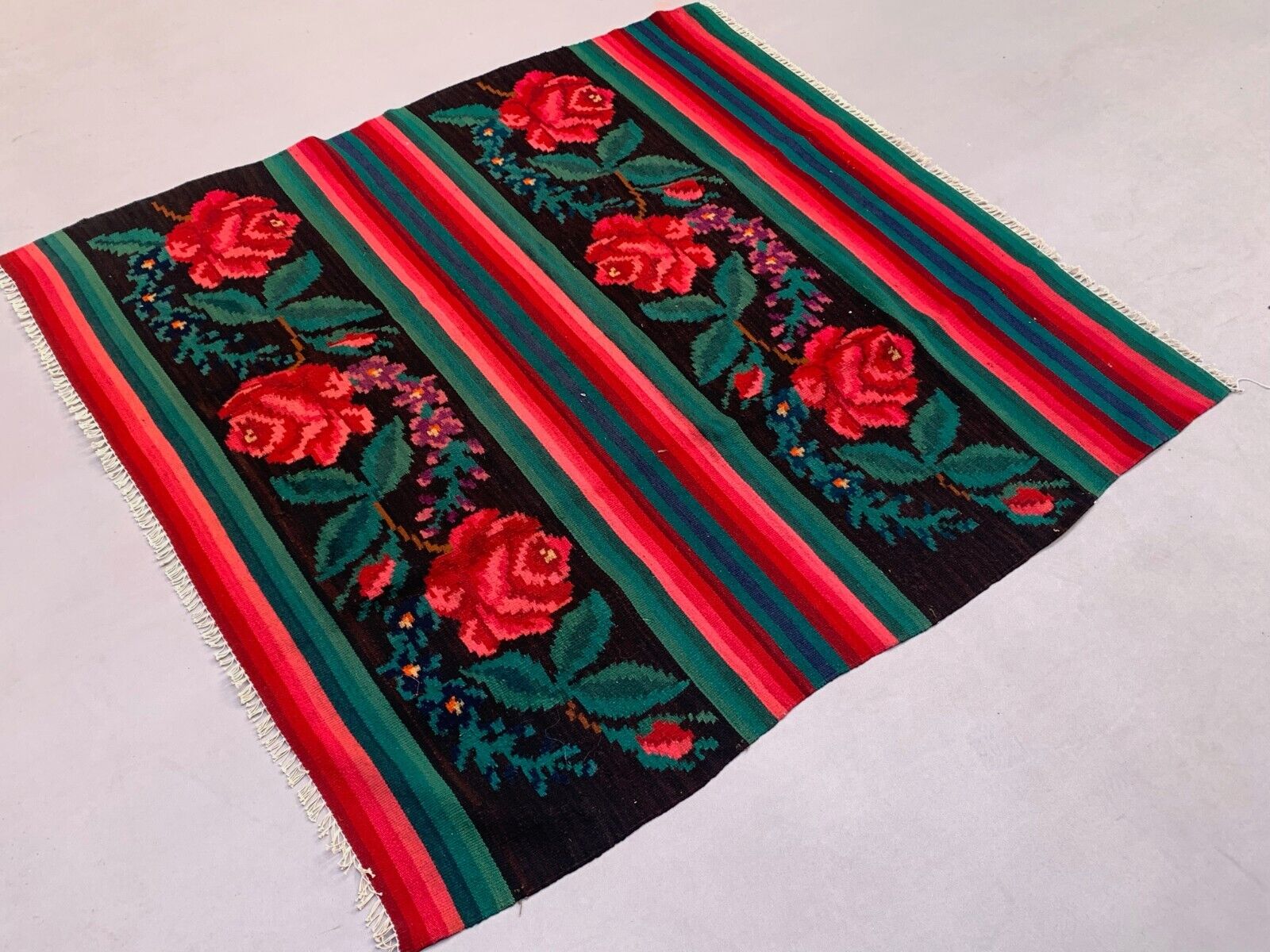 Vintage Moldovan Square Kilim 150x135 cm Kelim Wool Rug Medium