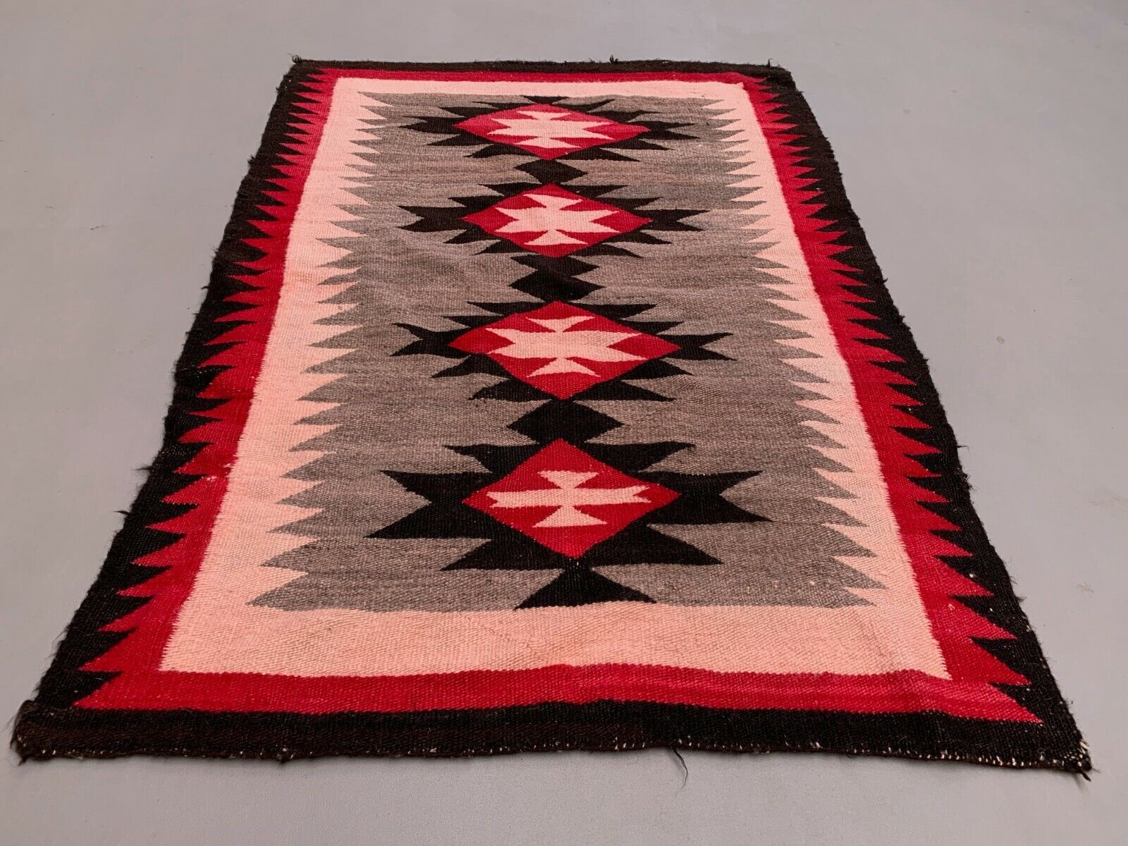 Genuine 1920-1930 Navajo Kilim Rug 132x95 cm native American wool decor Medium