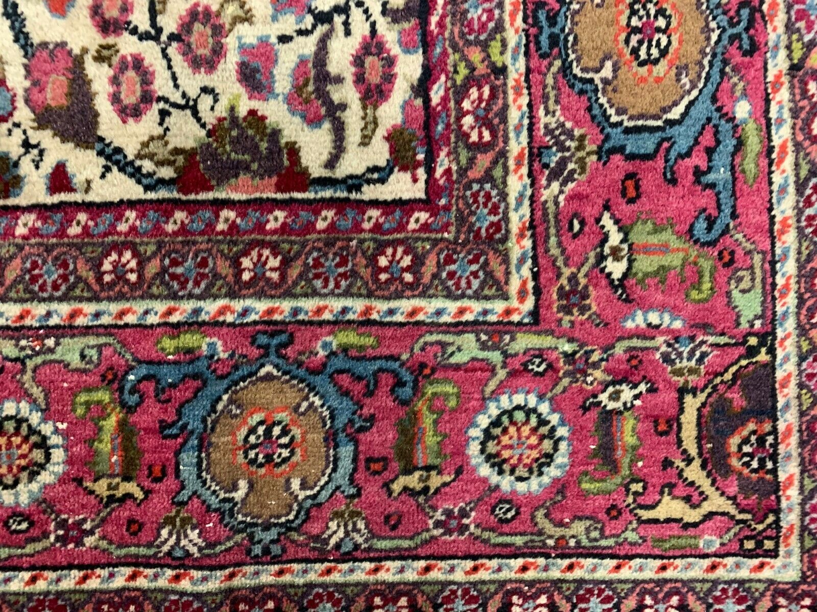 Distressed Turkish Rug 215x152 cm wool Vintage shabby Chic Tribal Red, Beige kilimshop.myshopify.com