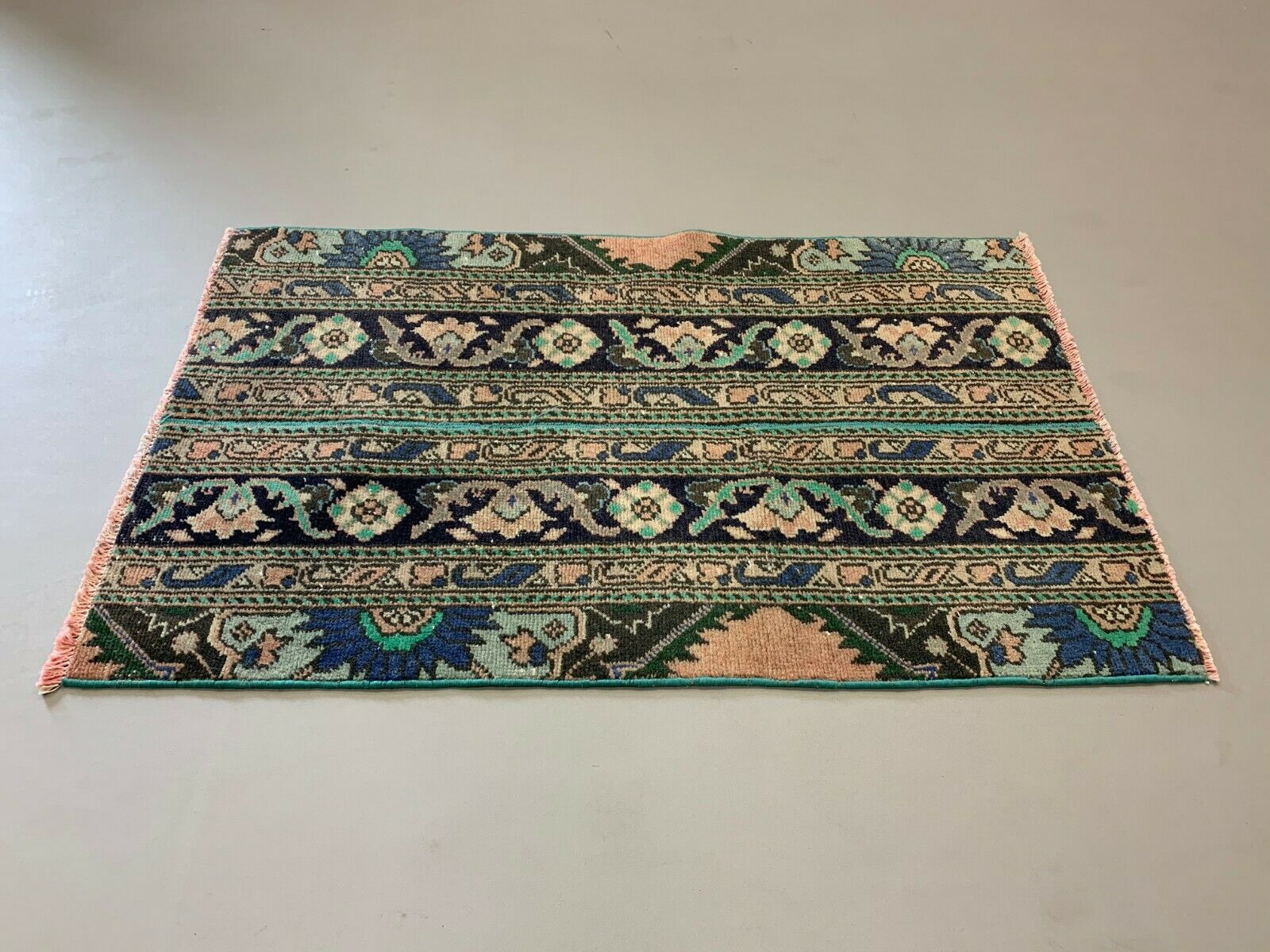 Distressed Turkish Rug 115x68 cm Vintage Shabby, Tribal Red, Green, Brown Small kilimshop.myshopify.com