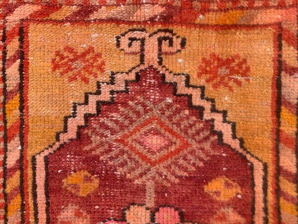 Old Turkish Oushak Rug 140x89 cm vintage carpet Ushak Region Medium