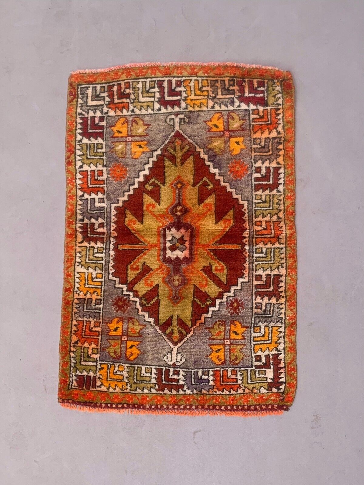 Old Turkish Oushak Rug 125x84 cm vintage carpet Ushak Region Medium