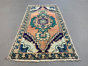 Small Vintage Turkish Rug 90x48 cm, Short Runner, Tribal, Shabby, Mini Carpet