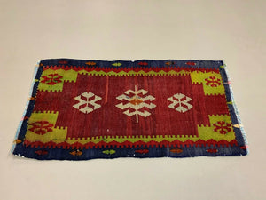 Vintage Turkish Mini Kilim 105x55 cm Shabby Wool Small Kelim Rug Black Red Green kilimshop.myshopify.com