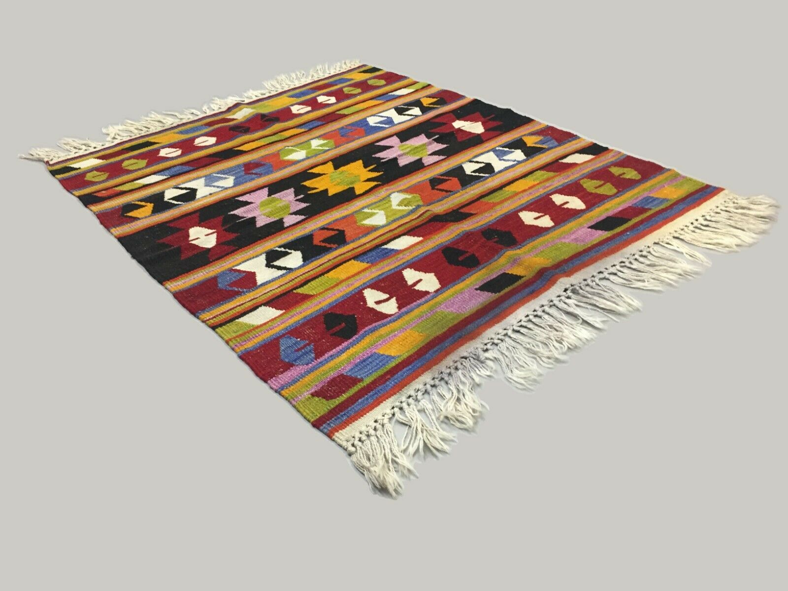 Vintage Turkish Kilim 140x118 cm Tribal Kelim Rug, Green, Red, Beige, Medium