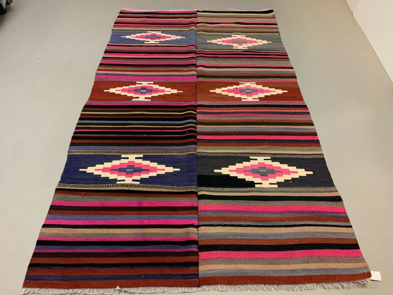 Vintage Turkish Kilim 270x160 cm wool kelim rug Large Purple, Pink, Black kilimshop.myshopify.com