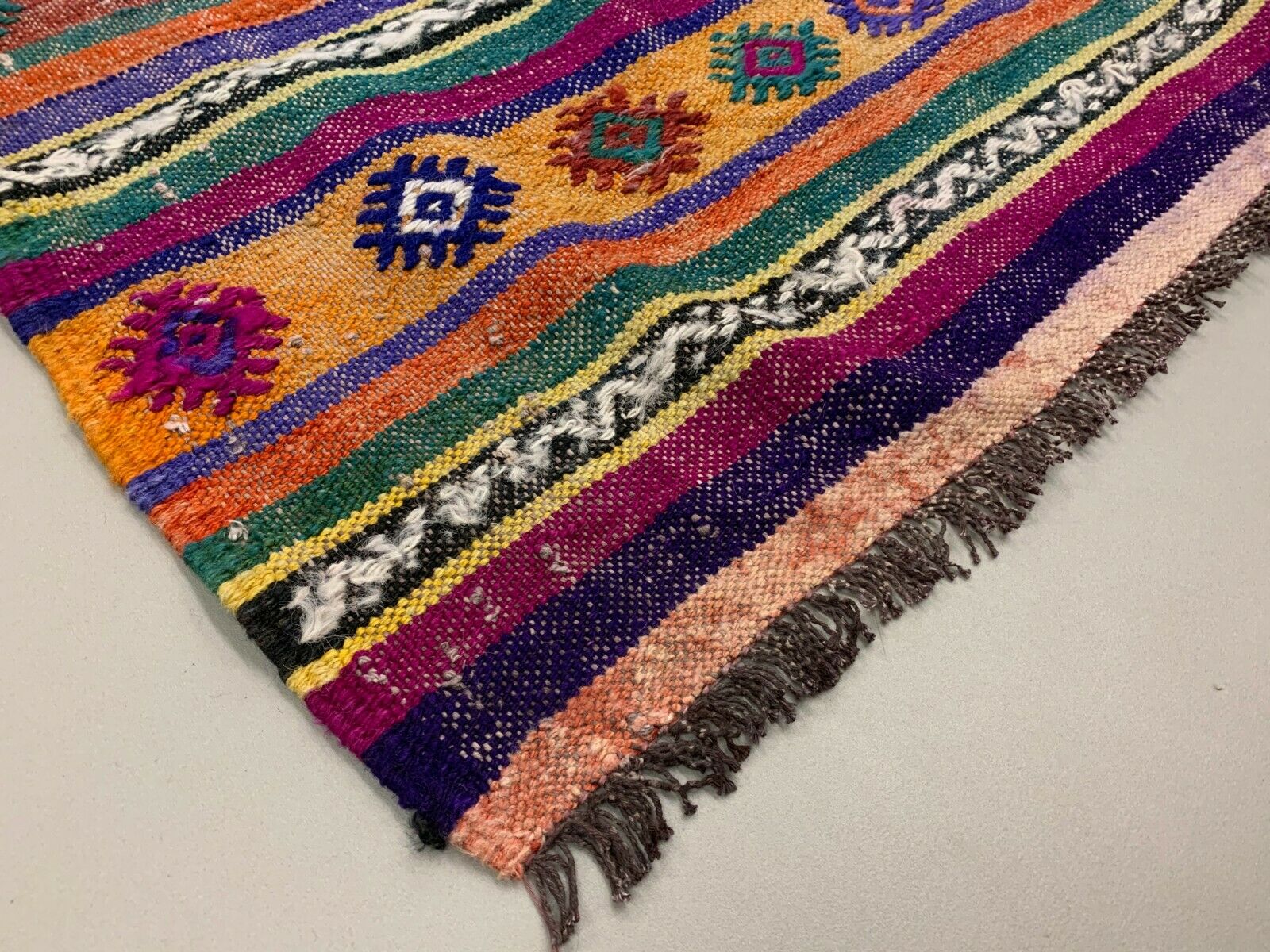 Colourful Vintage Turkish Kilim 318x138 cm Kelim Rug Wool Red Green Black Large kilimshop.myshopify.com