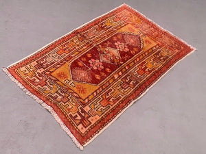 Old Turkish Oushak Rug 140x89 cm vintage carpet Ushak Region Medium