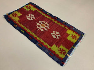 Vintage Turkish Mini Kilim 105x55 cm Shabby Wool Small Kelim Rug Black Red Green kilimshop.myshopify.com