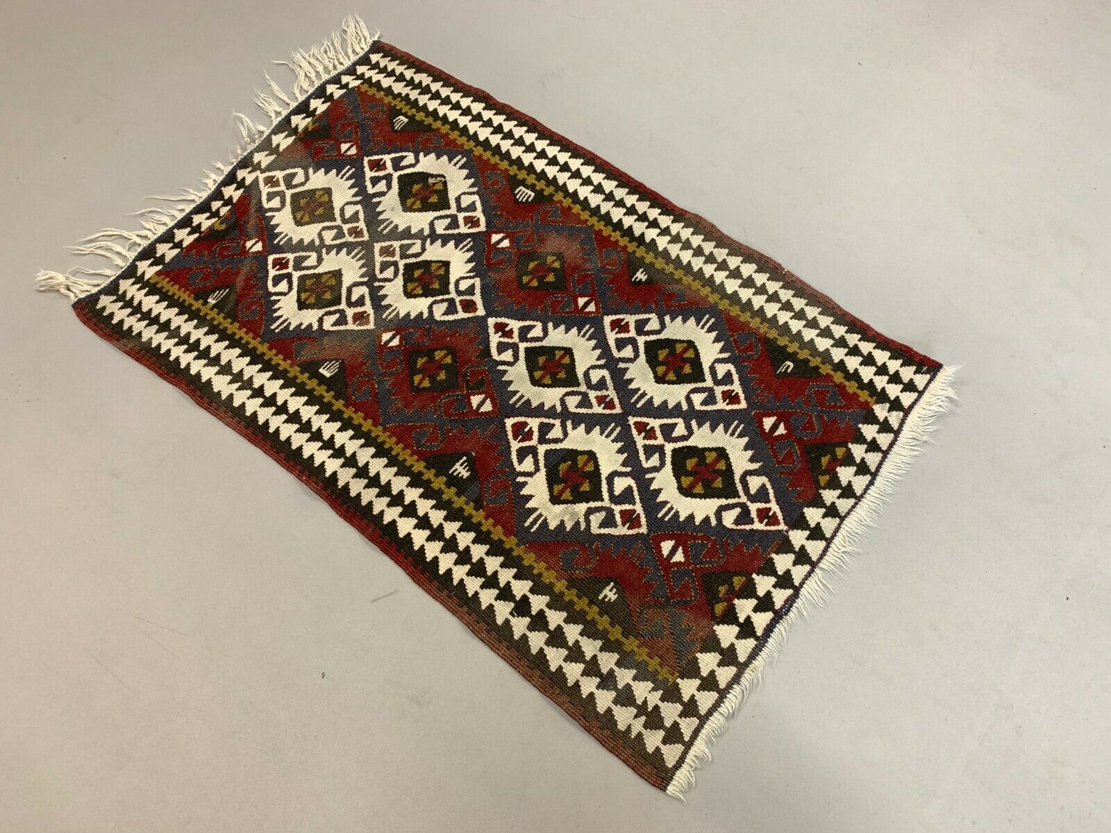 Small Vintage Turkish Kilim 98x63 cm Wool Kelim Rug Red Blue Black