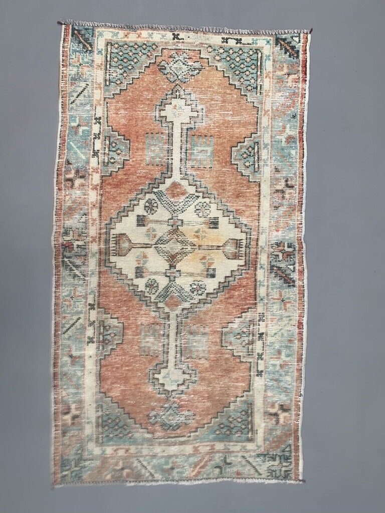 Vintage Turkish Oushak Rug 140x78 cm shabby carpet Ushak Region Medium