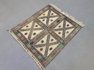 Small Vintage Turkish Kilim Rug 115x94 cm Wool Kelim