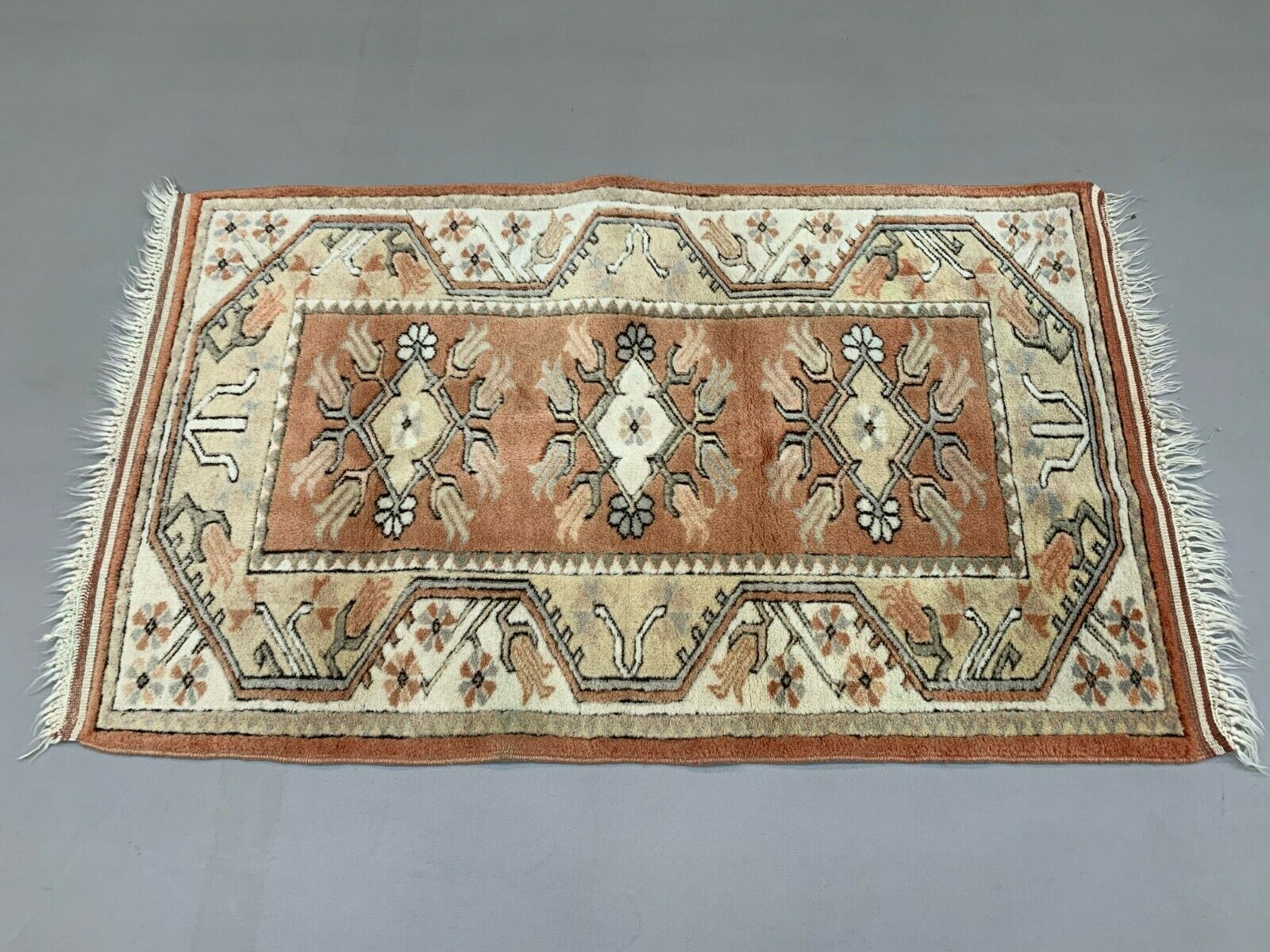 Old Turkish Small Milas Rug 142x85 cm old vintage carpet Ushak Pink Beige Blue