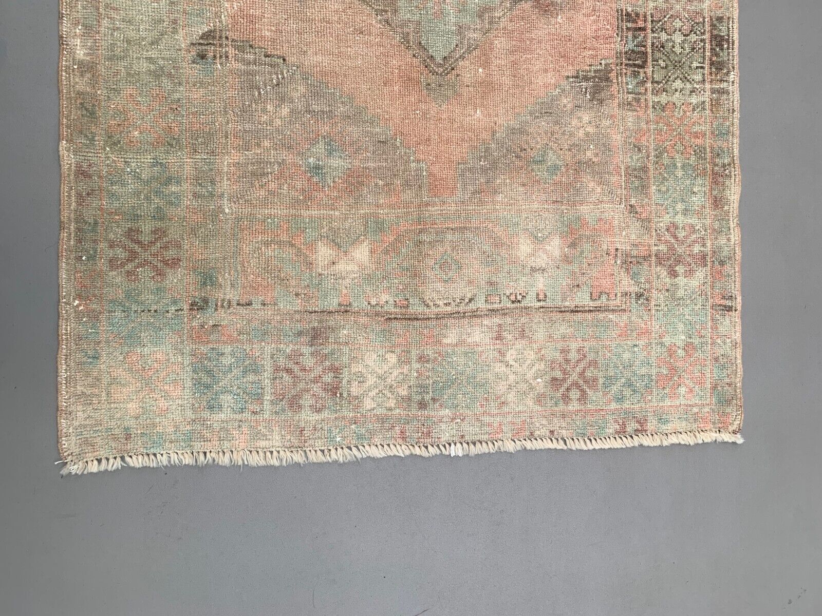 Shabby Turkish Oushak Rug 184x108 cm vintage carpet Ushak Region Medium