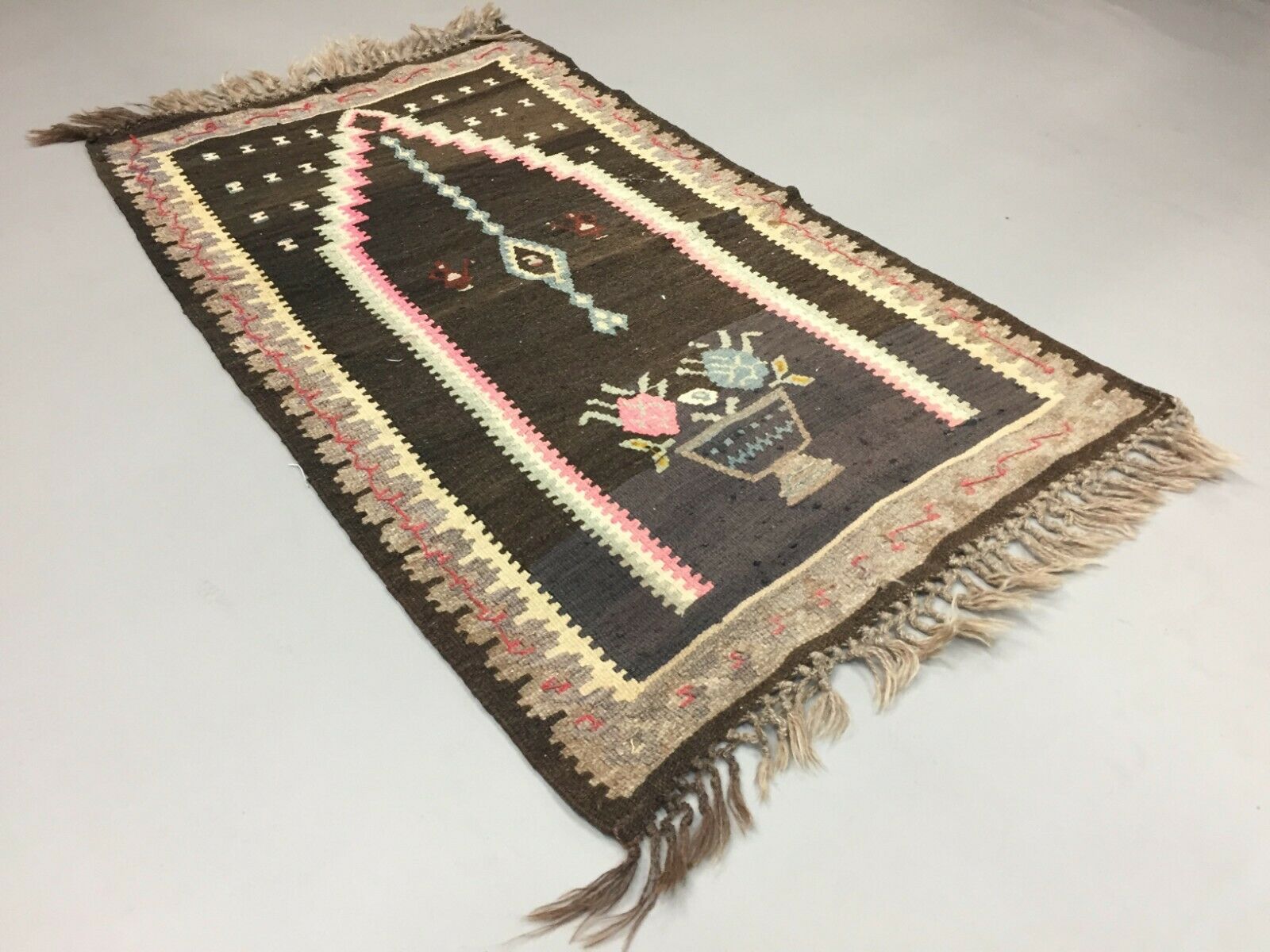 Small Vintage Turkish Kilim 125x79 cm Wool Kelim Prayer Rug Black Beige, Pink