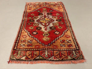 Small Vintage Turkish Rug 92x55 cm, Short Runner, Tribal, Shabby, Mini Carpet