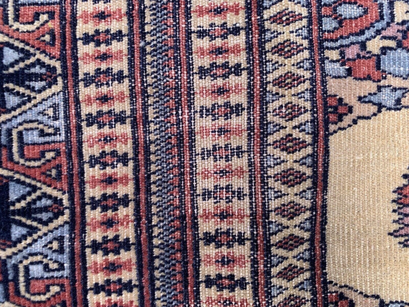 Fine Vintage Pakistani Rug, 290x190 cm Turkoman Bokhara Large, Shabby