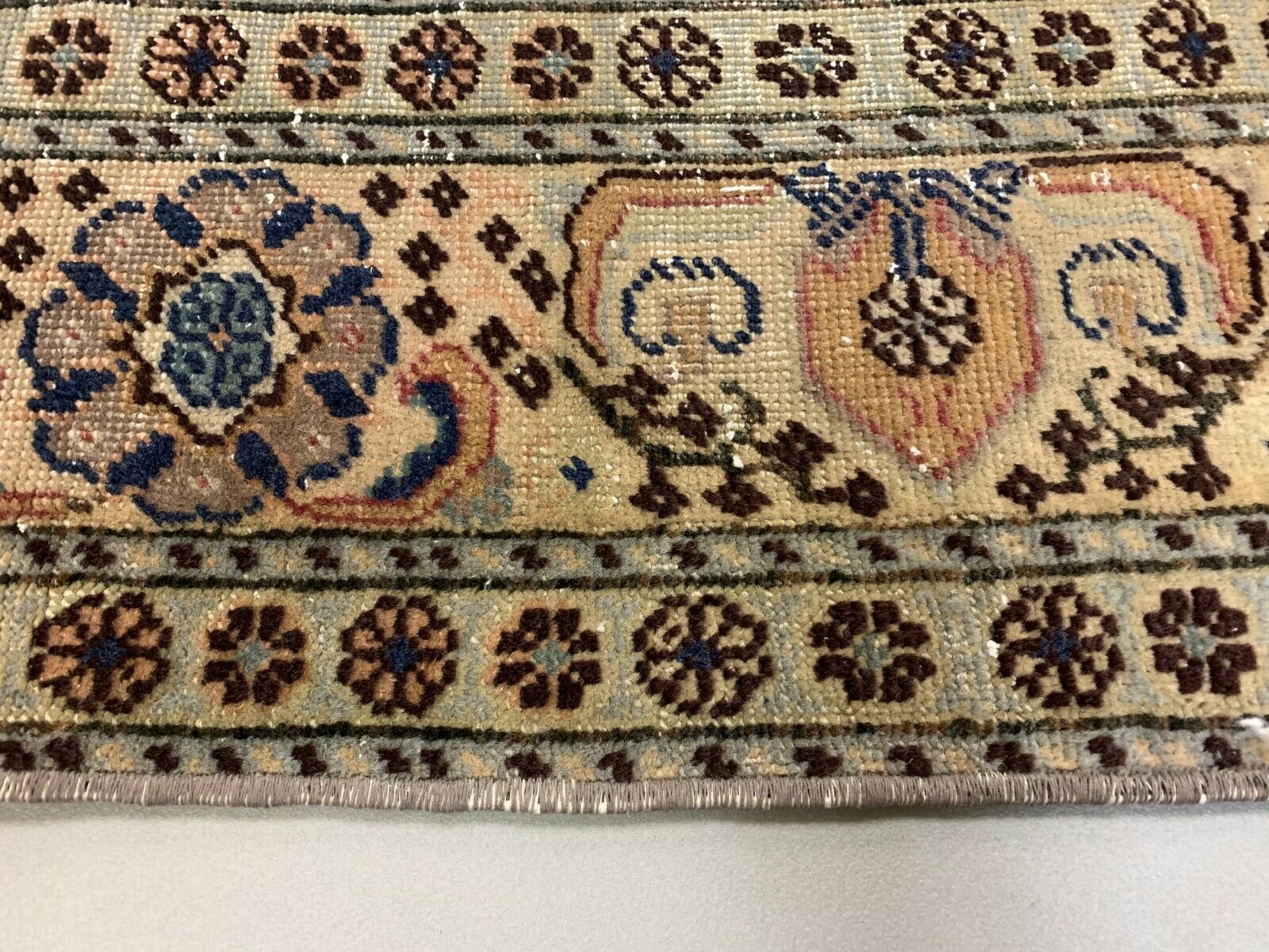 Distressed Turkish Rug 125x85 cm Vintage Shabby, Wool Tribal Pink, Beige Small kilimshop.myshopify.com